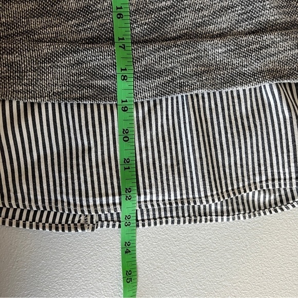 Clu + Willoughby Anthropology Ainsley Preppy Ruffle Back Top  Size Medium - Picture 8 of 9